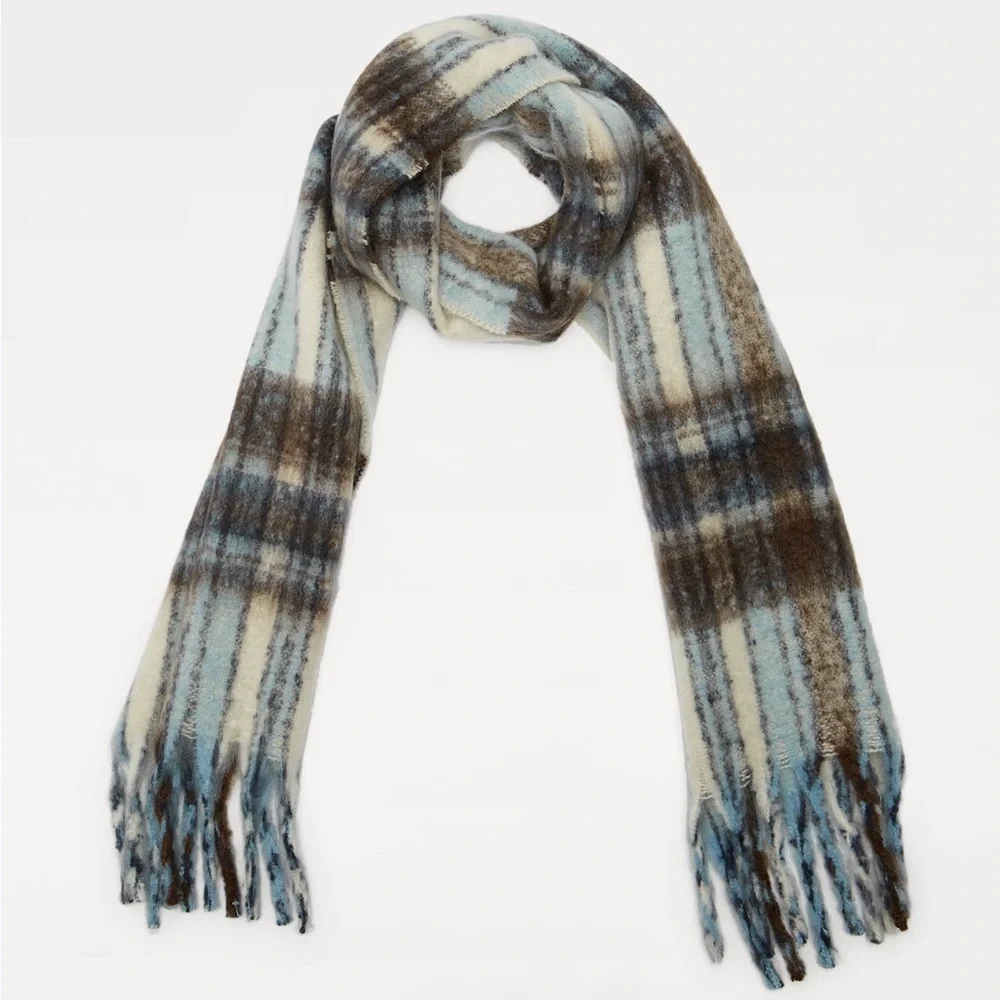 NWT. Zara Blue/Cream Checked Fringed Scarf.